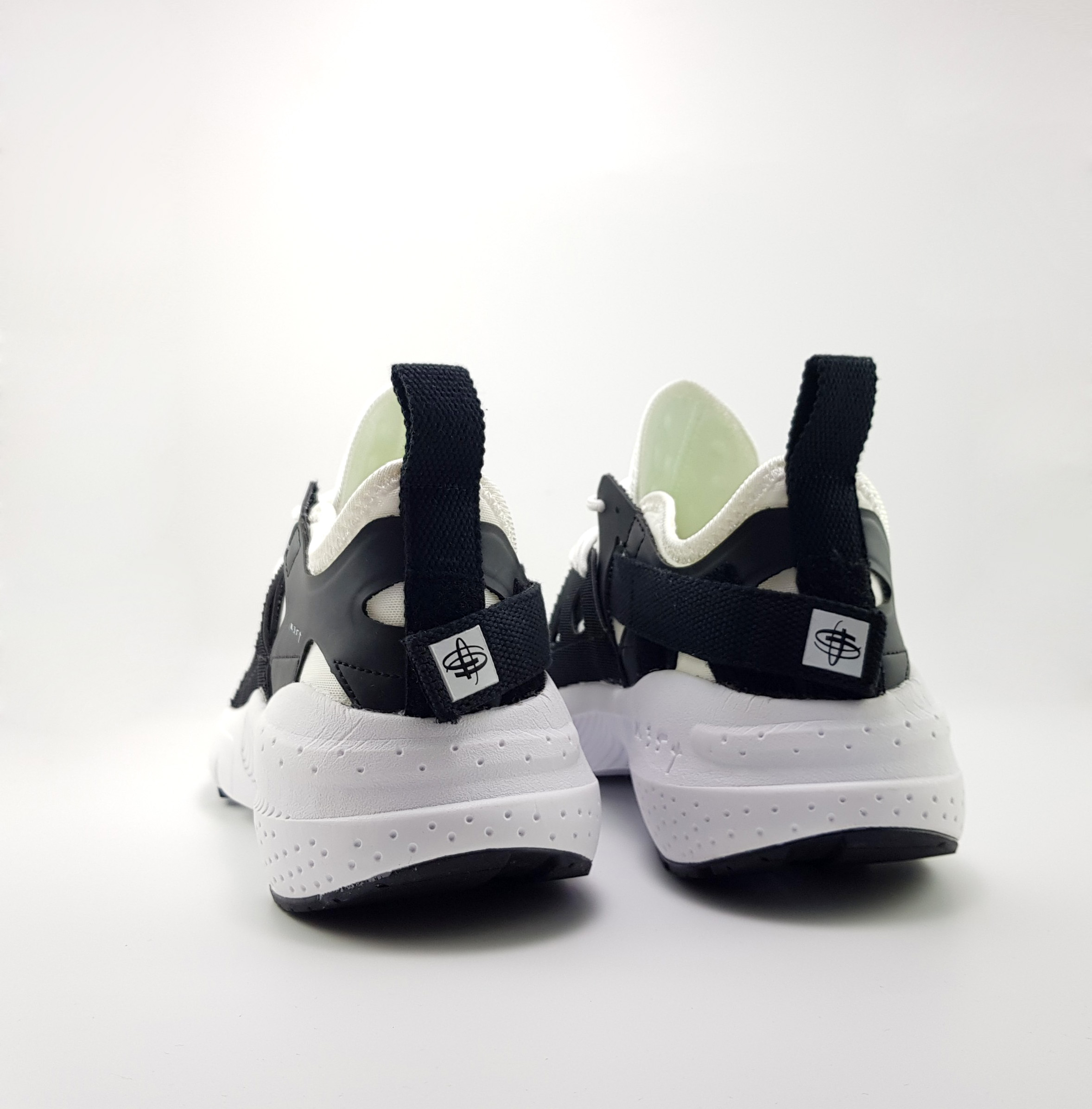 Giày thể thao Huarache N.354 white black