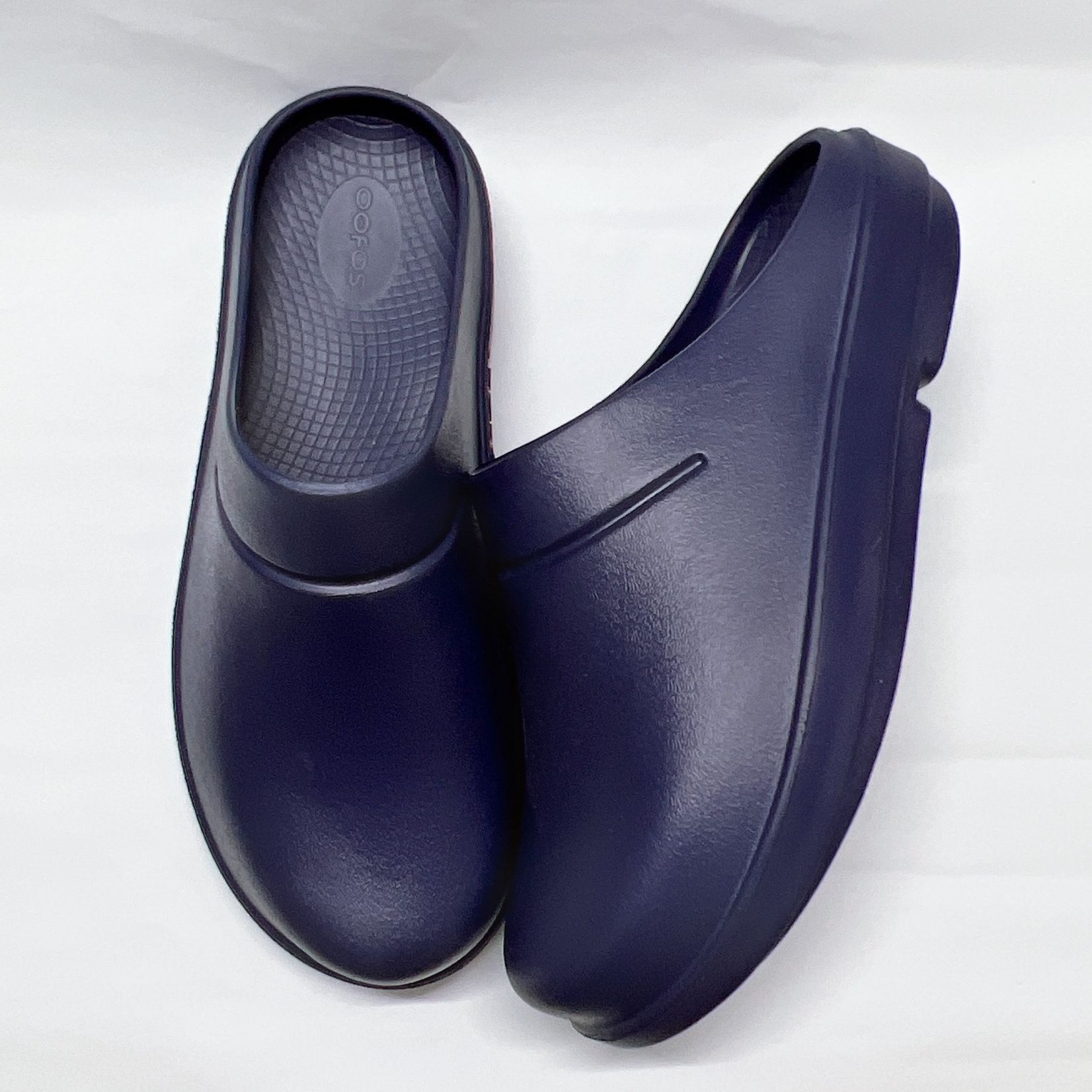 Dép Sục Đen oofos form unisex