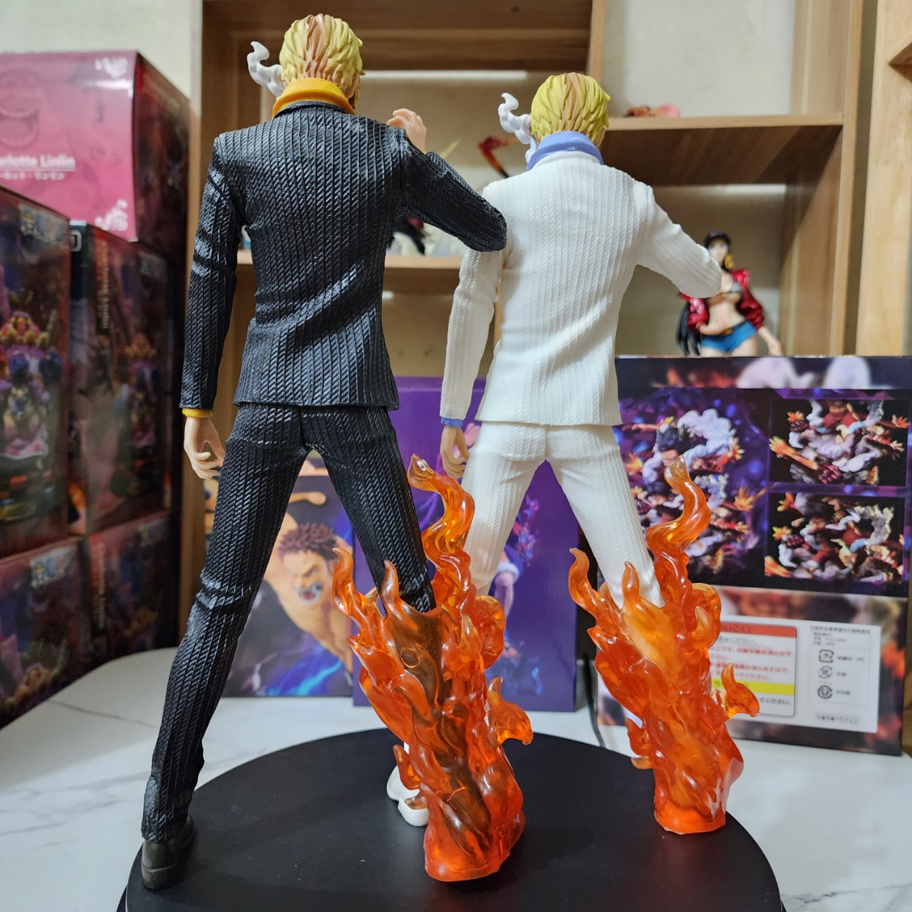 (Mô hình One Piece) Vinsmoke Sanji chân lửa mặc vest dáng đứng cực ngầu (33cm)
