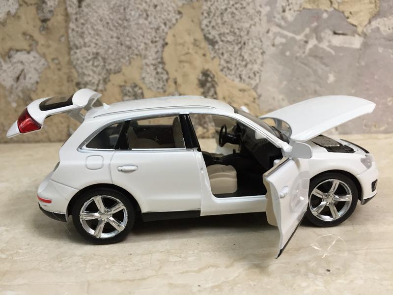 Mô hình xe Ô tô AUDI Q5 1:32