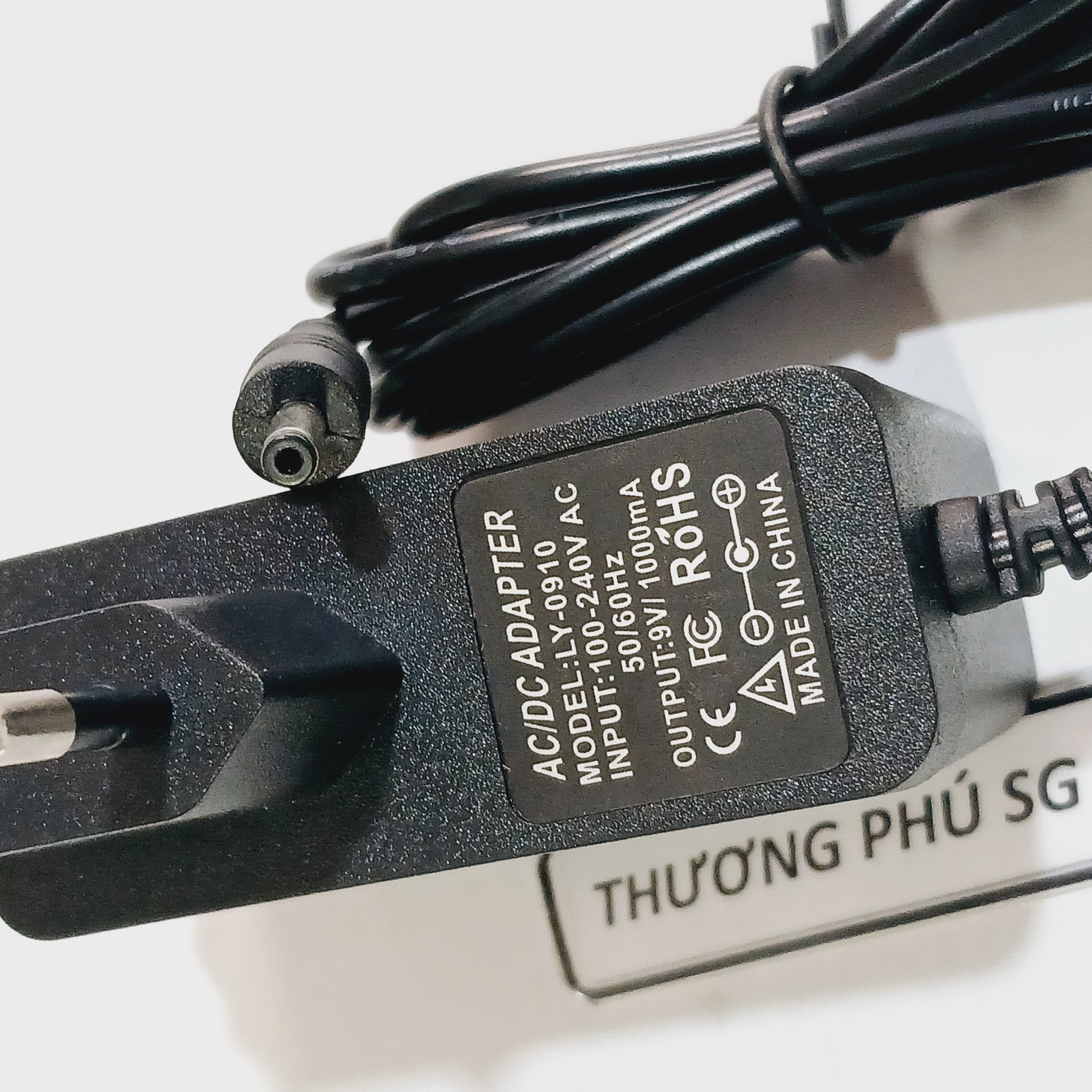 Adapter DC 9V - 1A / Đầu cắm 3.5mm x 1.35mm (Dầy dài 1.5M)