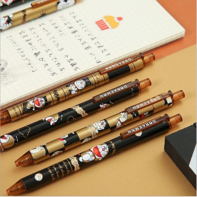 Bút bi Doramon mực đen ngòi 0.5mm