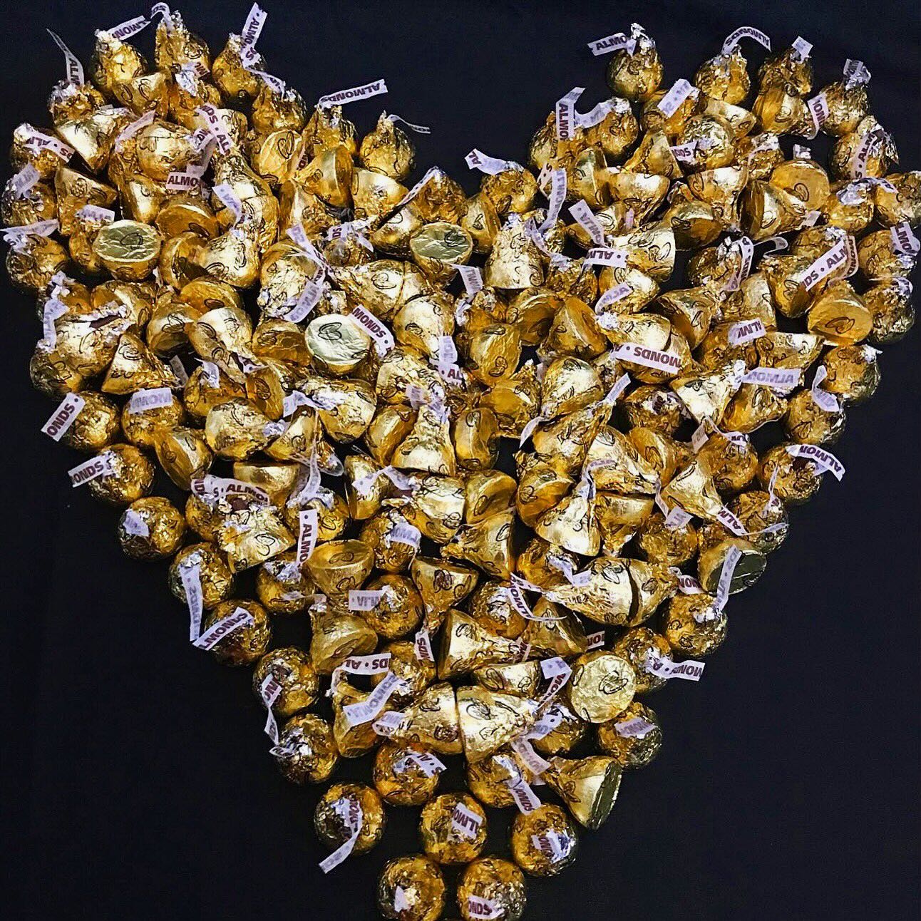 Socola Hershey Kisses Sữa Hạnh Nhân - Socola Mỹ