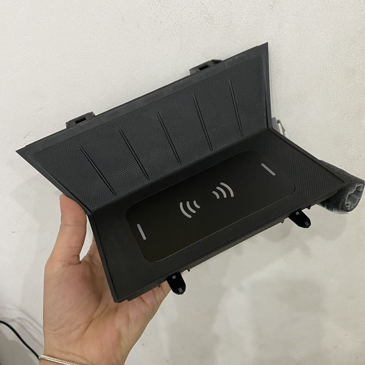 Bộ sạc nhanh ko dây mazda cx-5 cx5 2018 / 2019 / 2020 / 2021 / 2022 / 2023 15w 9v-12v cắm giắc gin