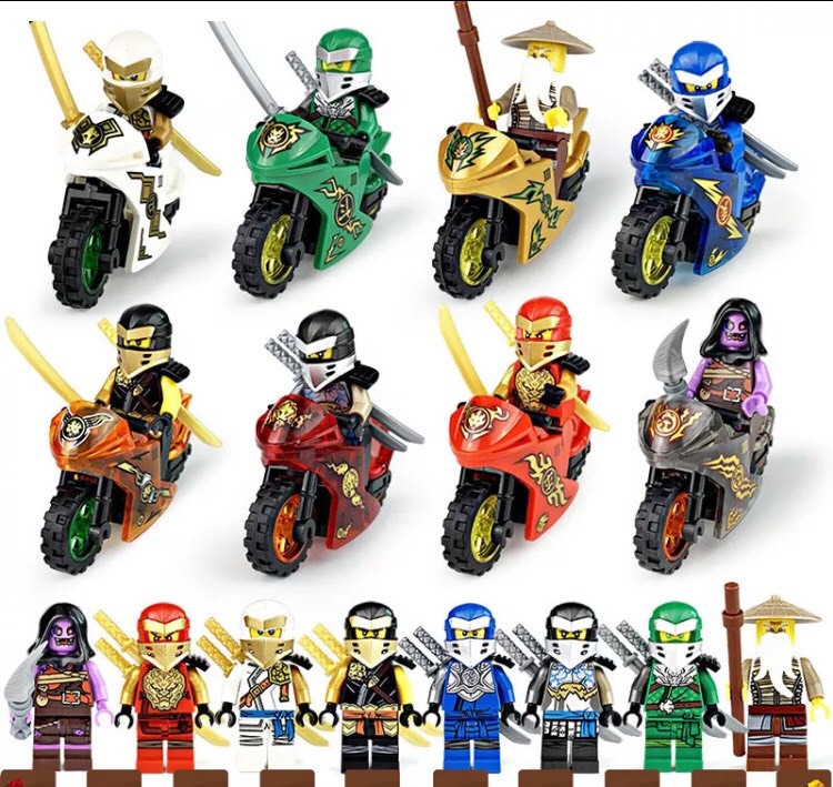 Lego Ninja chạy xe máy