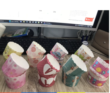 Cupcake cứng 5cm dây 50c