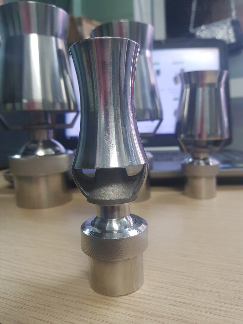 Đầu Phun Nước Hình Cây Thông INOX Phi 27mm