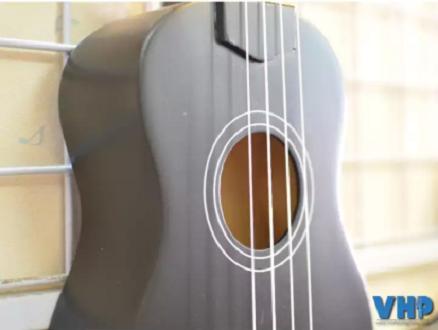 Đàn Ukulele Soprano Gỗ tặng 4 phụ kiện (Bao Sách Dây dự phòng Phím gảy).