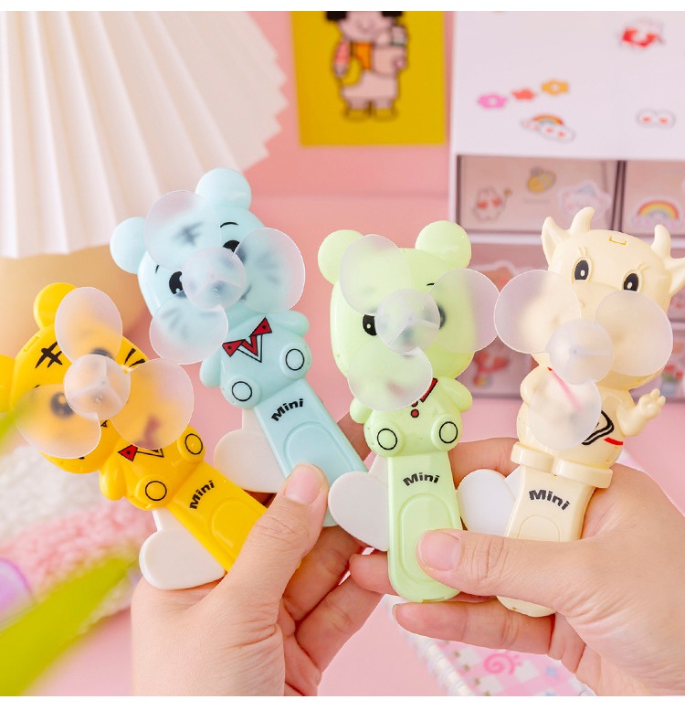Quạt mini bóp tay dễ thương cho bé cầm chơi