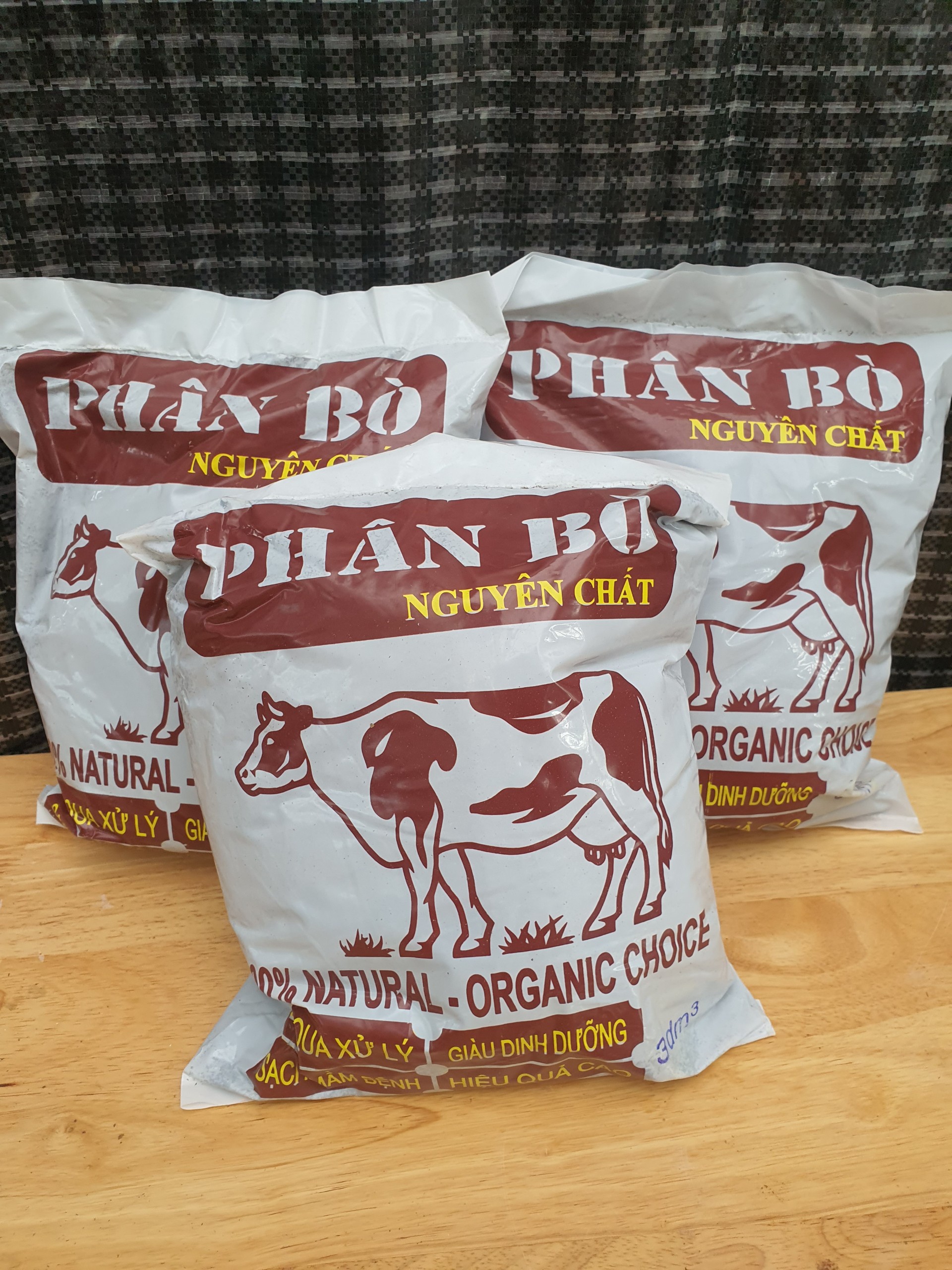 2 bao phân bò nguyên chất 3dm3 phân bò khô đã qua xử lý tiêu diệt mầm bệnh - phân bò ủ đã hoai mục