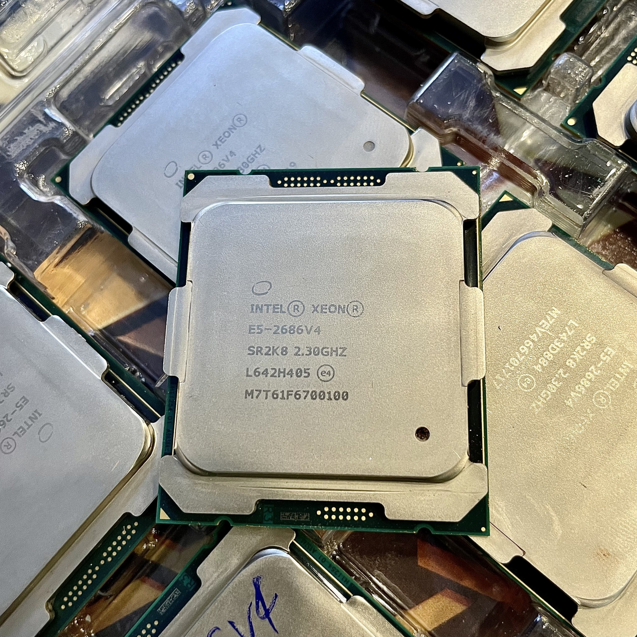 Intel Xeon E5-2686 V4 SR2K8 18-Core 2.3GHz 45MB LGA 2011-3 Processor (Renewed) with 12 months warranties