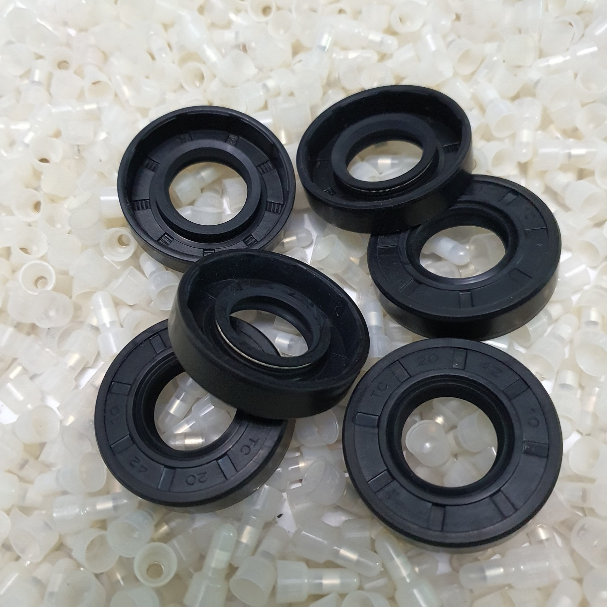 Phớt lò xo chặn dầu 20*42*10