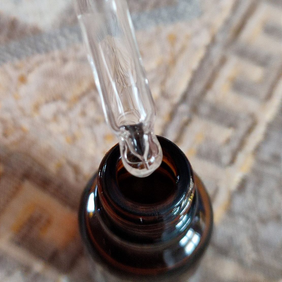 Serum dịu da & trẻ hóa Eveline Glycol therapy 3% Multipeptide rejuvenating
