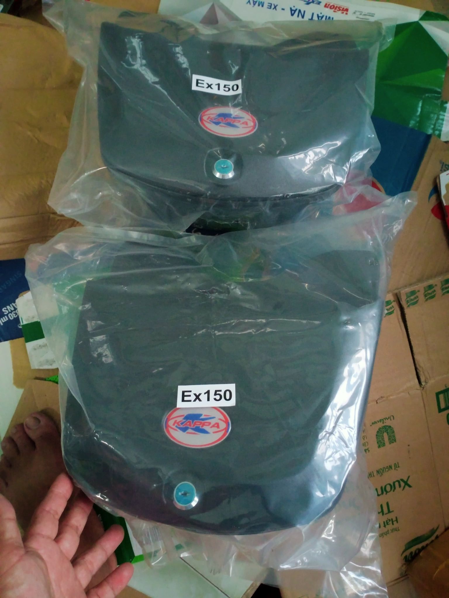 thùng đựng đồ xe máy exciter 150..lắp giữa