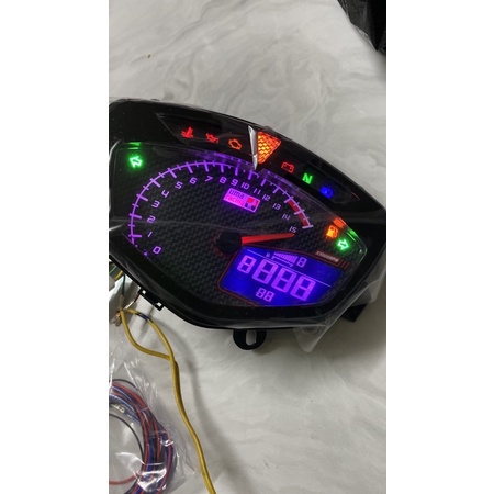 đồng hồ UMA gắn ex nhỏ và sirius