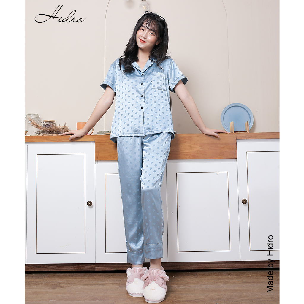 HIDRO Bộ ngủ pijama lụa gấm chấm bi tay cộc quần dài