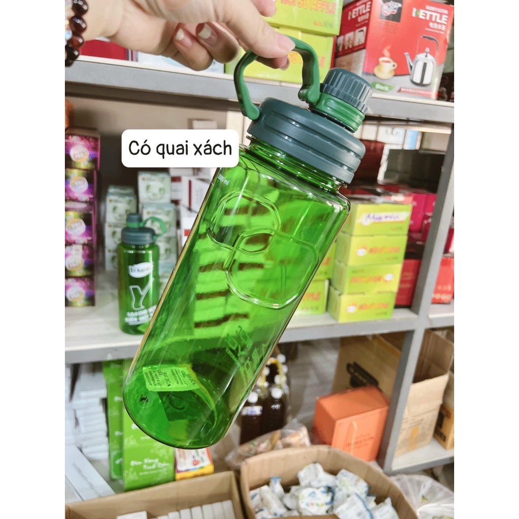 BÌNH NƯỚC CÓ QUAI XÁCH 2L CÓ CHIA VẠCH ( HÀNG KM YOMOST)