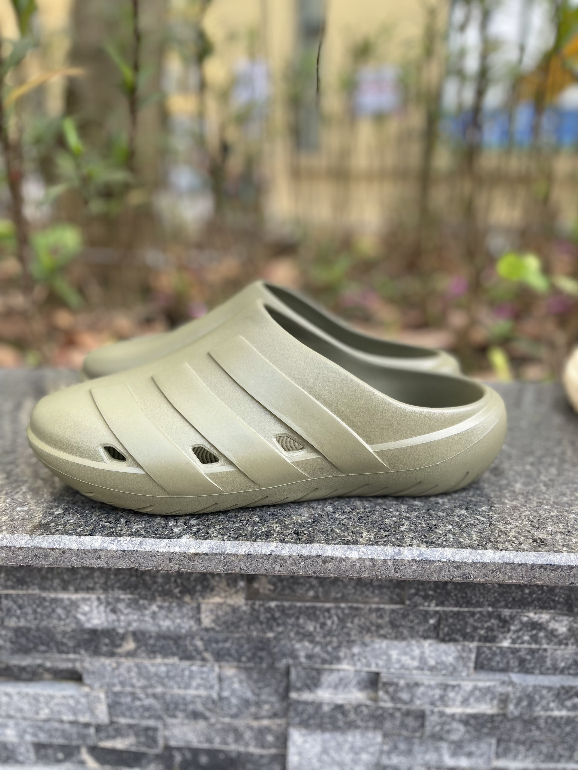 [CHÍNH HÃNG 100%] THETHAOCHINHHANG Dép sục Adilette Clogs 22