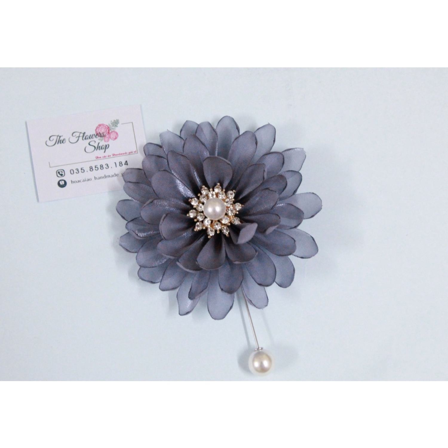Hoa cài áo handmade màu xanh than (Hoa cúc vải voan)