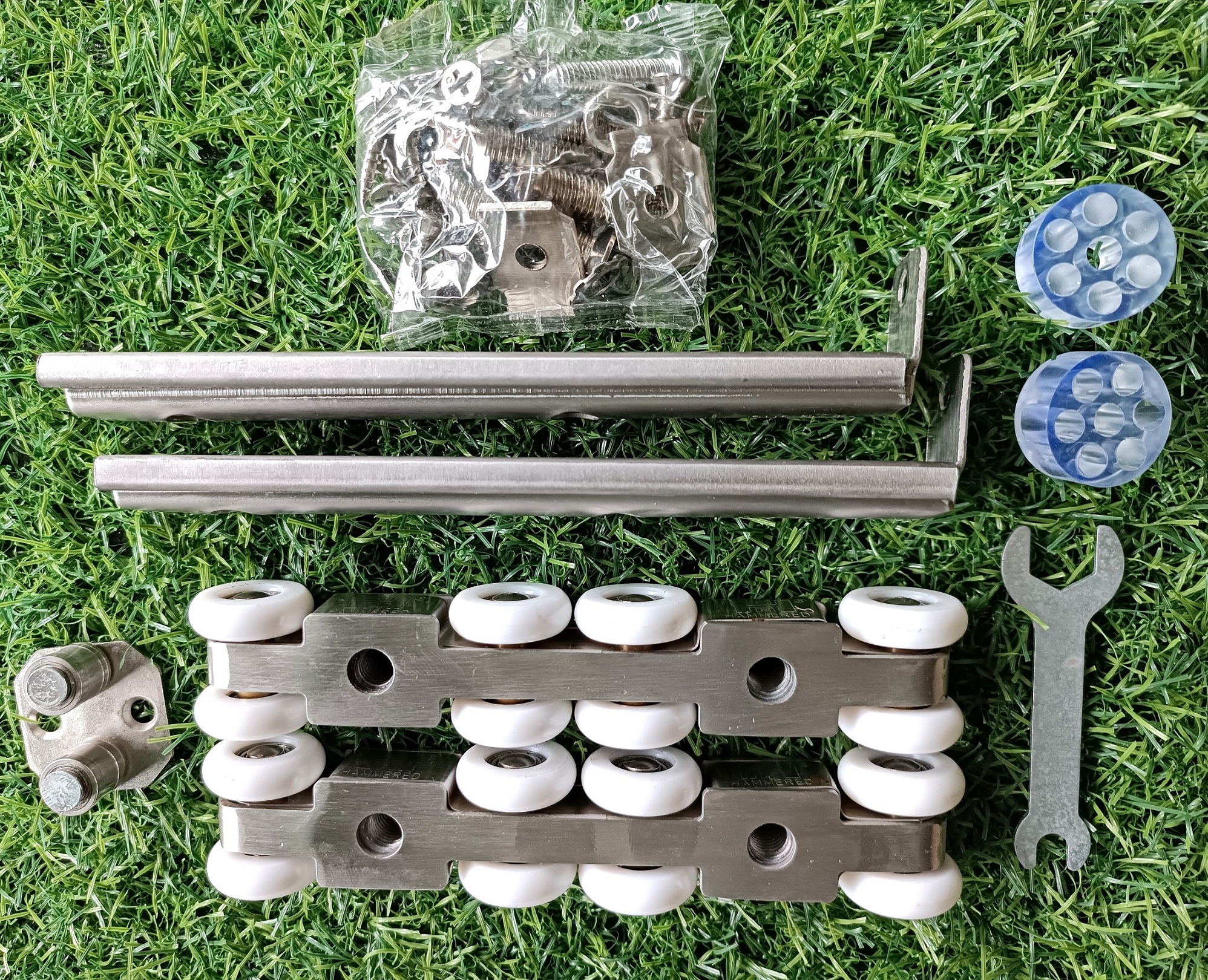 Bộ bánh xe cửa lùa HAMMERED cao cấp Inox SUS304 (4 bánh / 8 bánh xe, dành cho cửa lùa nhôm máng nhỏ)