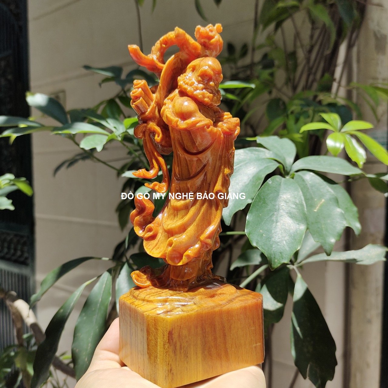 Tượng đạt ma sư tổ gỗ huyết long