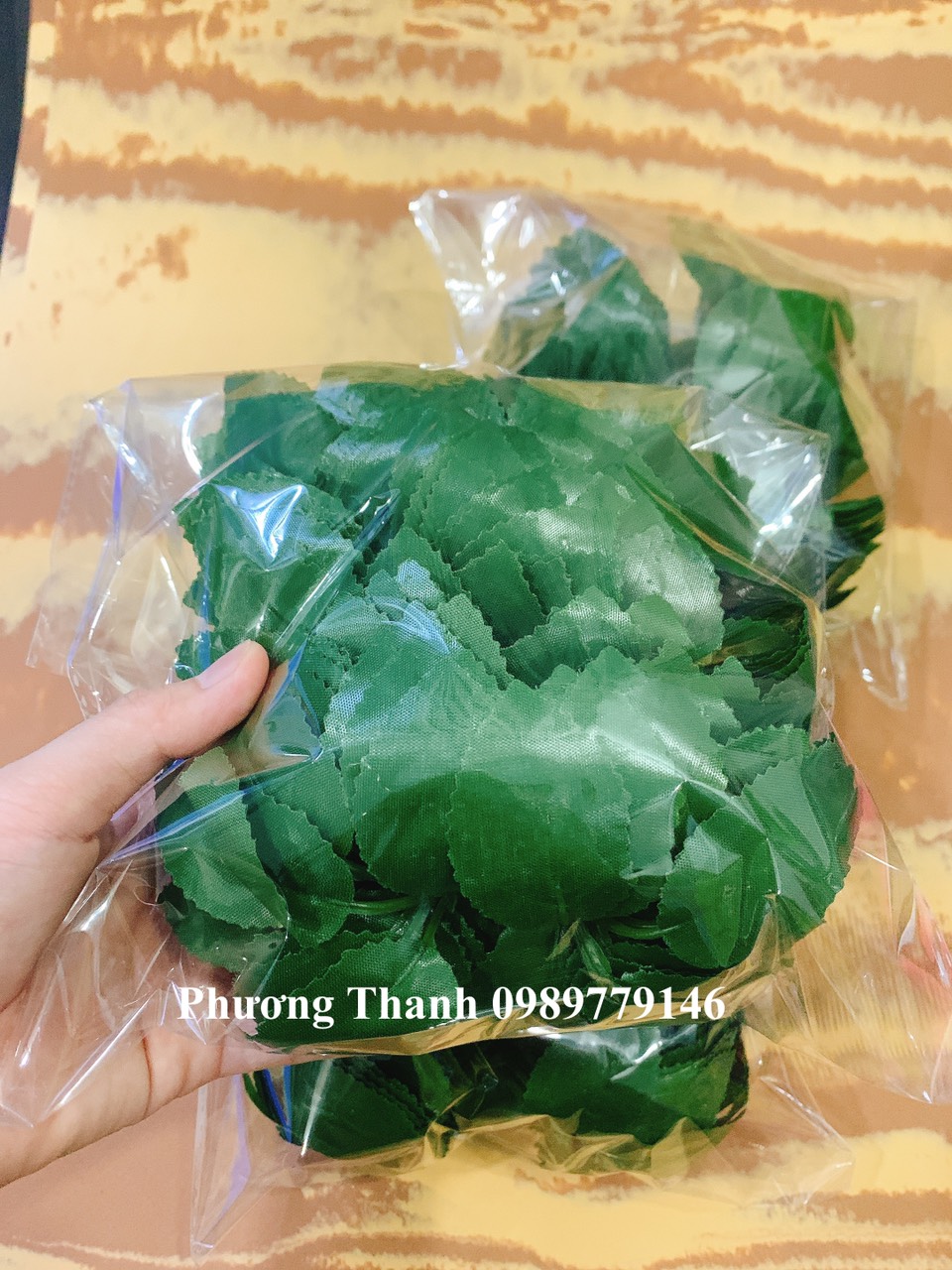 Lá hoa hồng bằng nhựa bịch 100gr