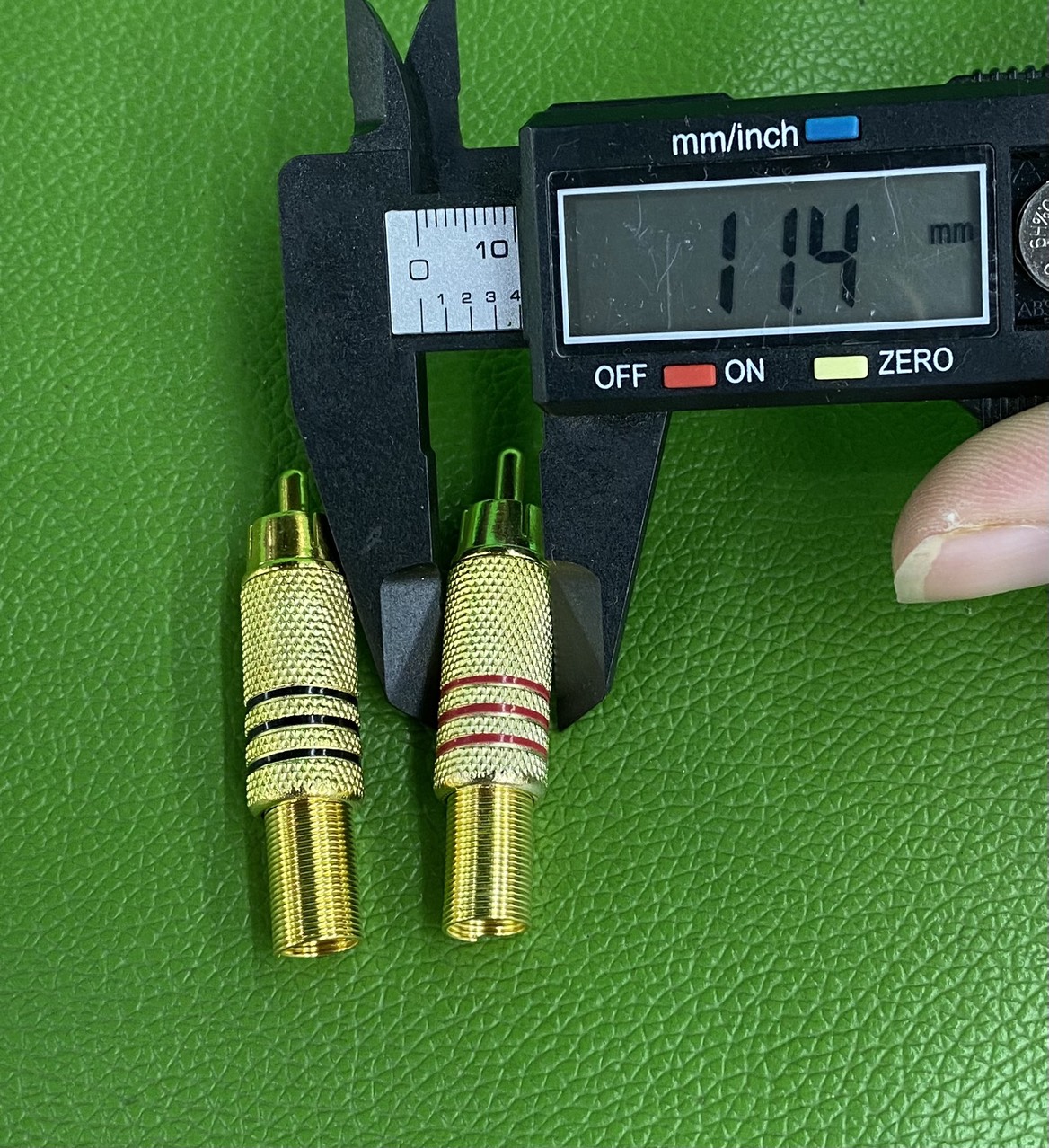 Jack Hoa Sen Mạ Vàng - Jack RCA AV Bắt Vít (1 cặp)