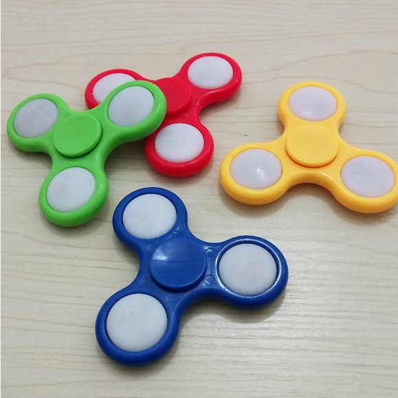 Con quay 3 cánh nhựa Spinner (Nhiều màu)