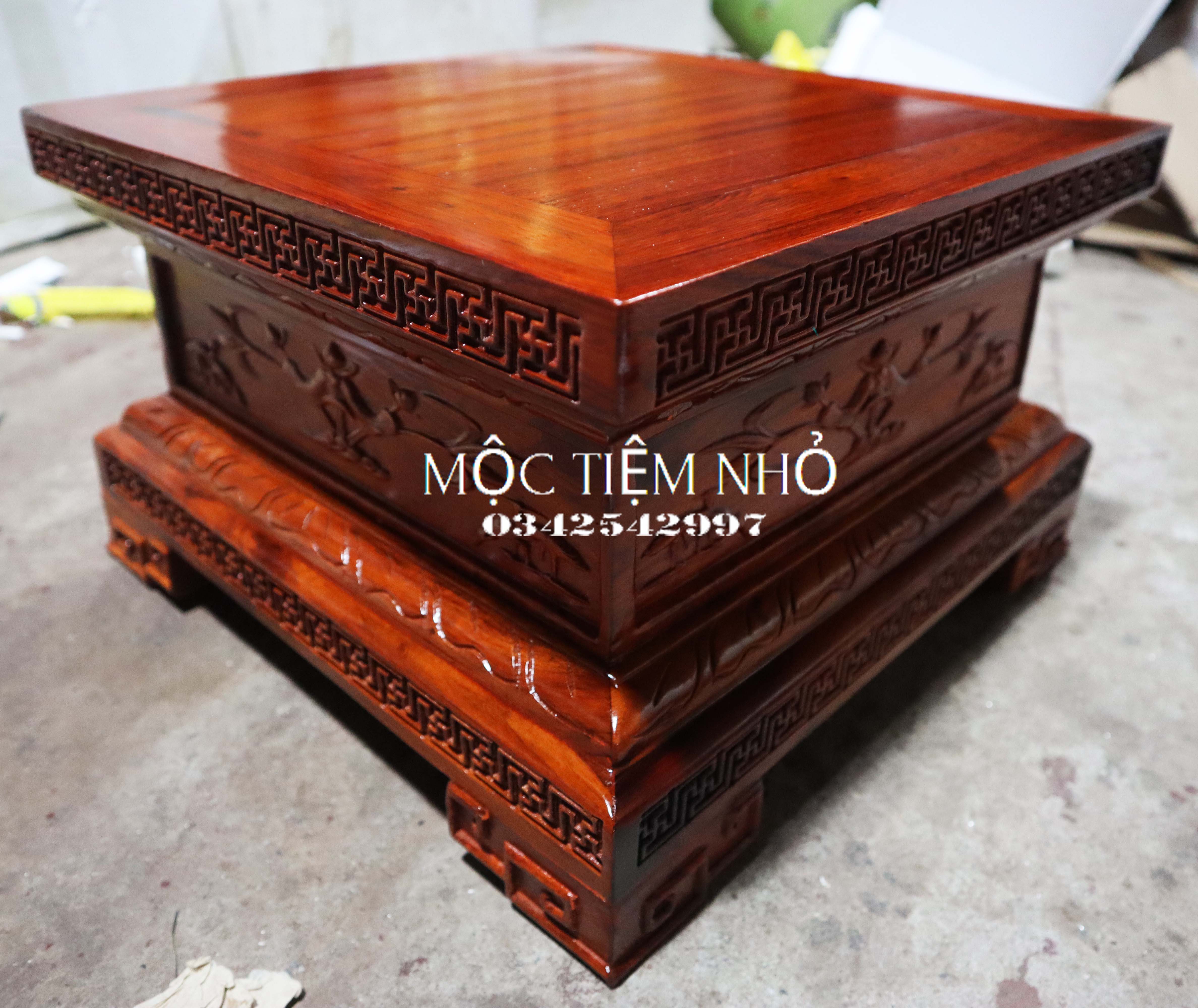 Đế vuông chân loa kỷ chiện gỗ hương cao 20cm