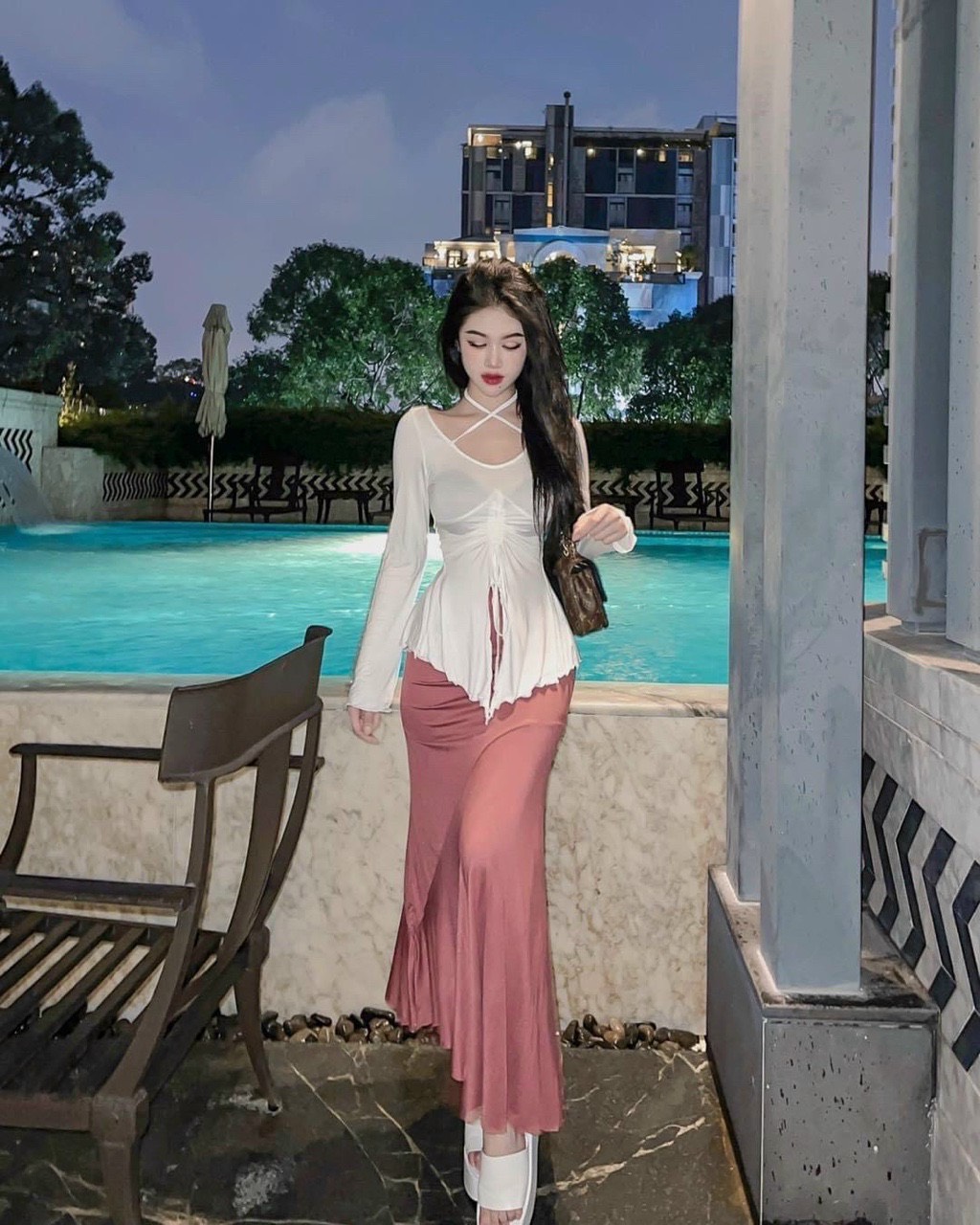 Áo kiểu đuôi cá vạt nhọn rút dây
