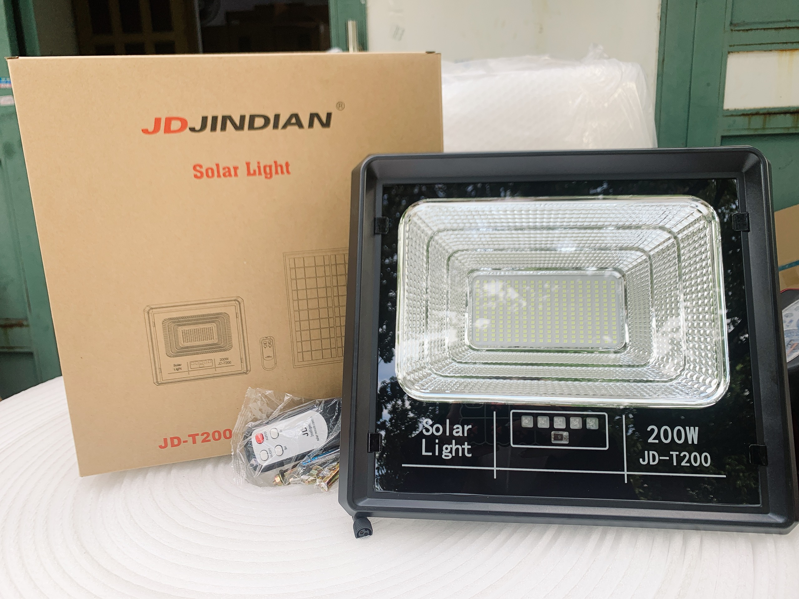 Đèn Pha Năng Lượng Mặt Trời Jindian JD T200  200w