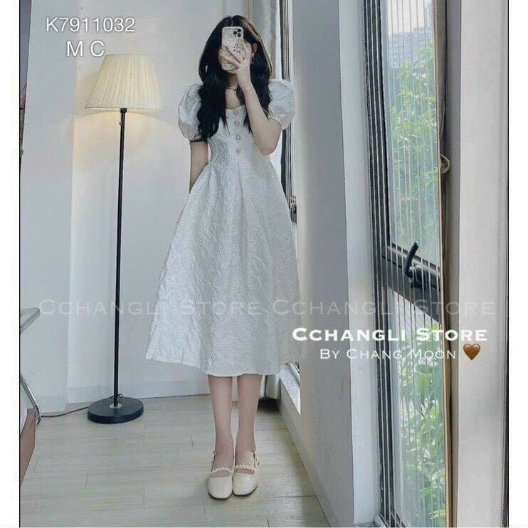 Đầm gấm xòe tay phồng đính nút