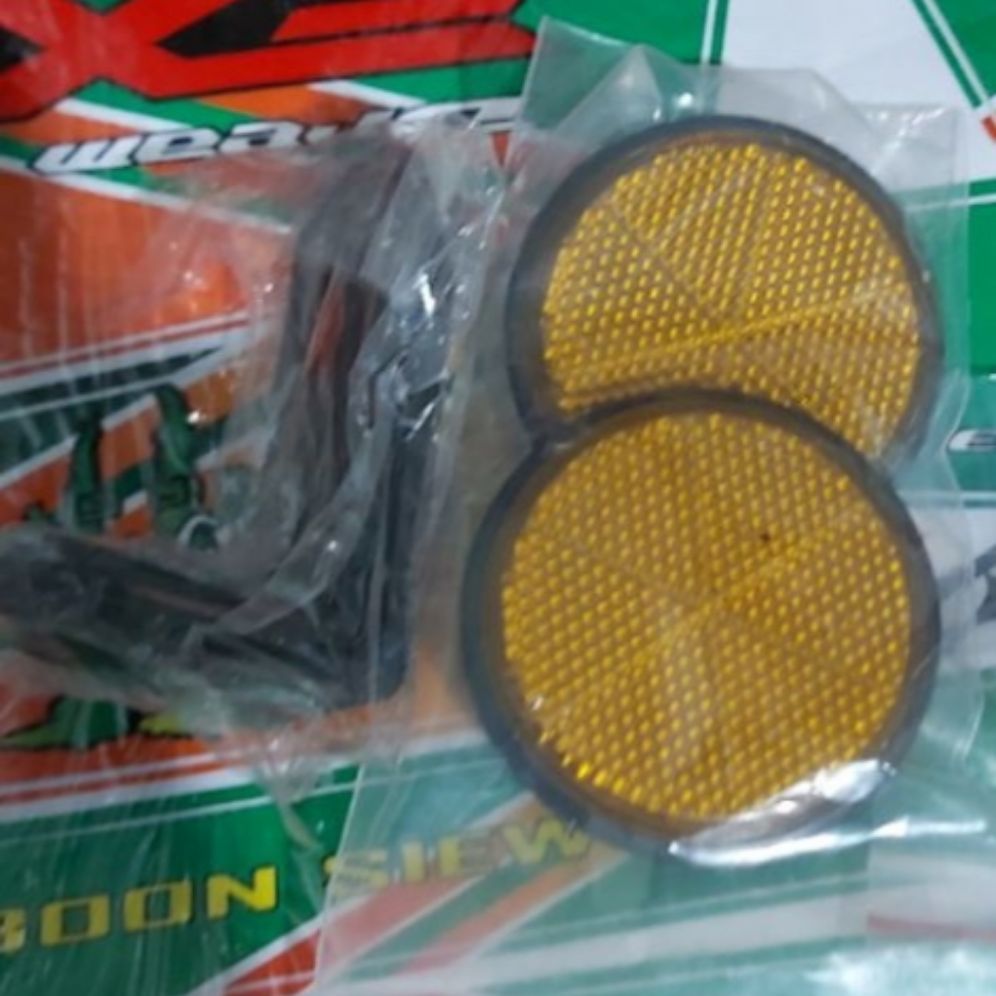 cặp mắt mèo phản quang sau màu cam