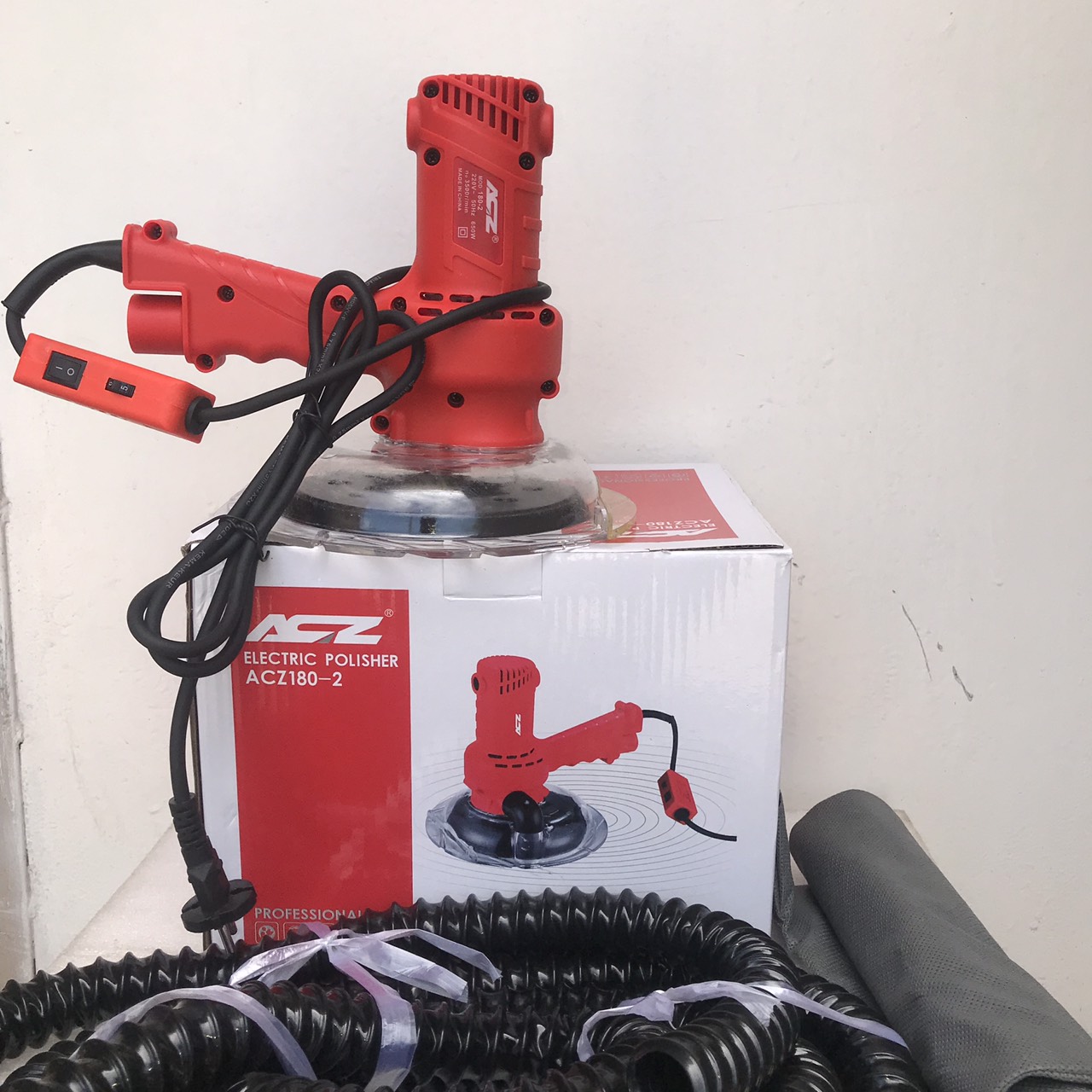Máy trà nhám tường
