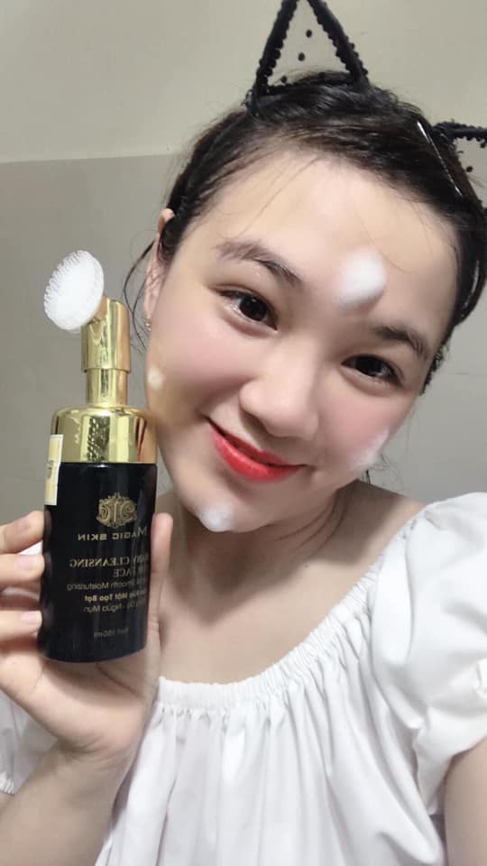 Sữa rửa mặt tạo bọt Magic Skin