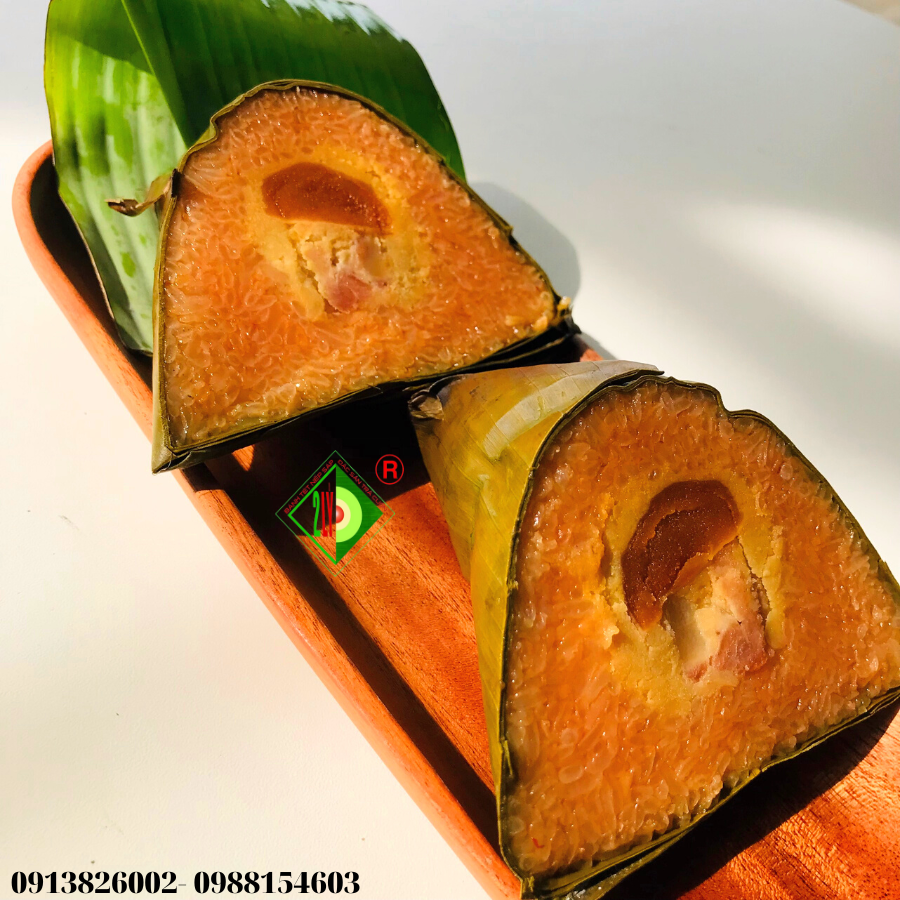 Bánh Ú Gấc nhân mặn [Bánh tét Trà Cuôn Hai Lý tại Trà Vinh]