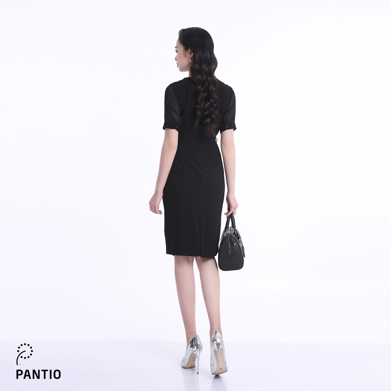 Đầm công sở cổ V kiểu dáng đặc biệt FDC12713 - PANTIO