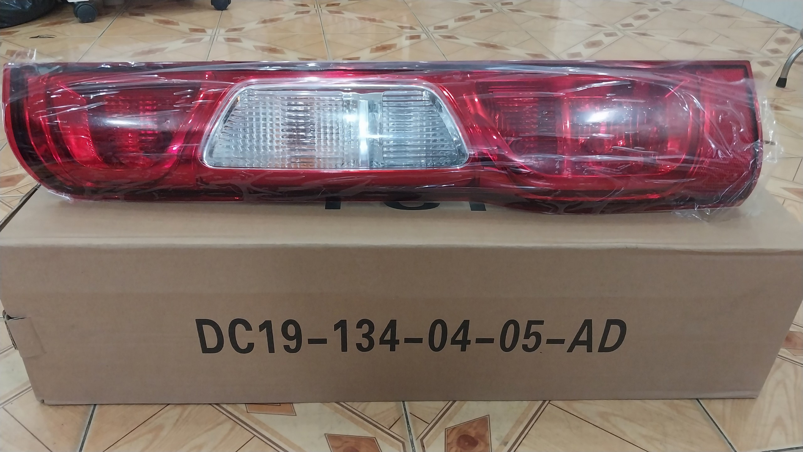 Đèn hậu sau xe ford transit 2012-2021