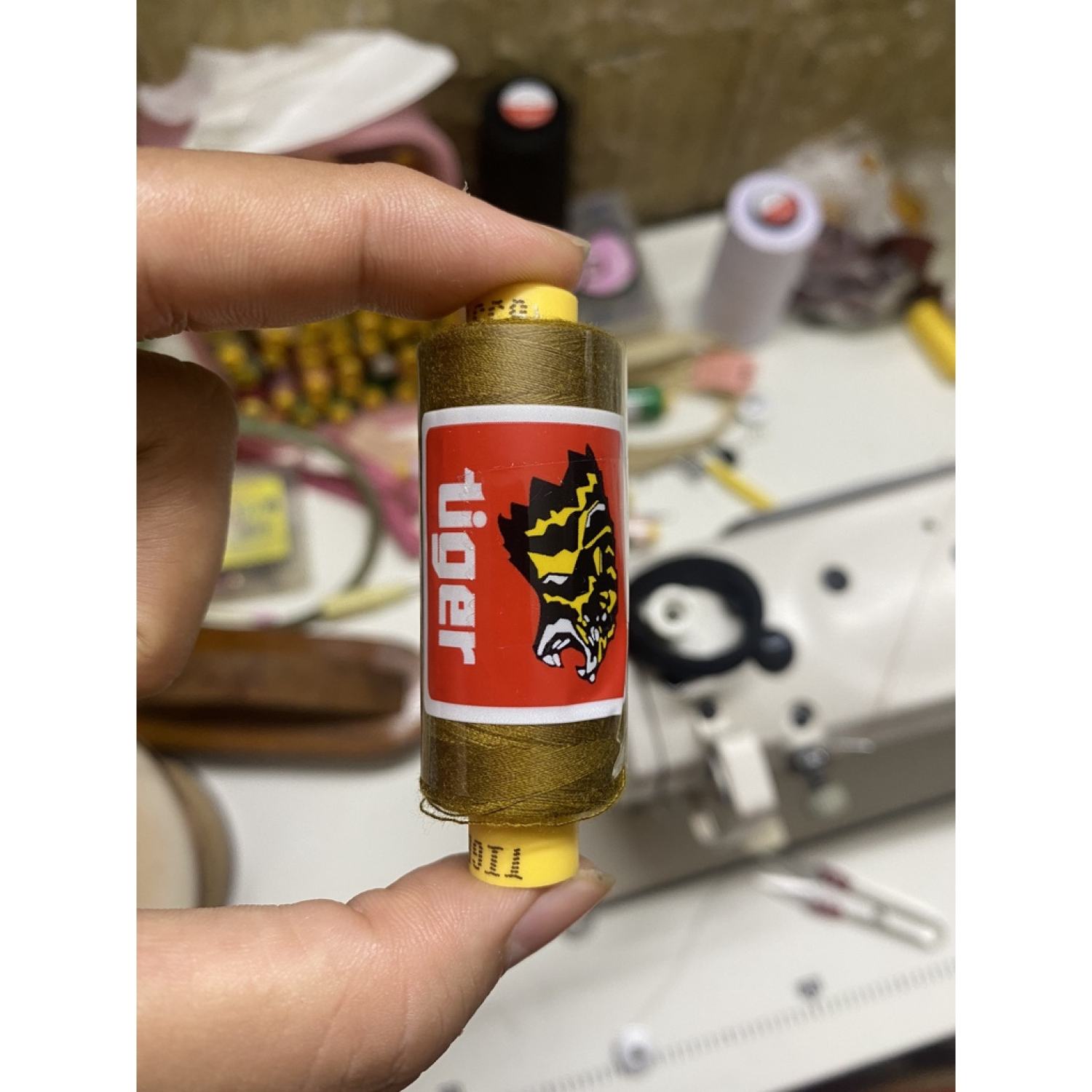 1 cuộn Chỉ may tiger đủ màu giá rẻ, chỉ tiger