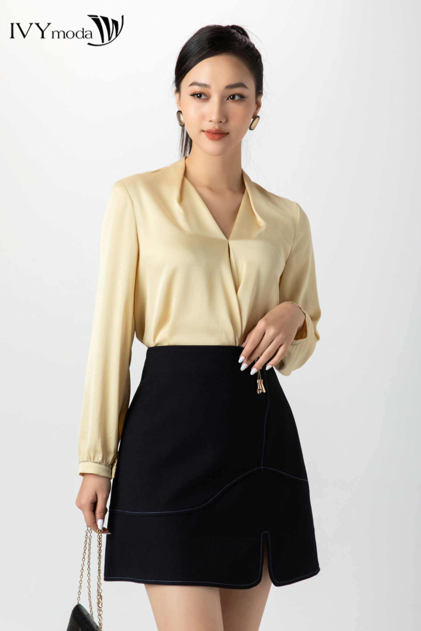 Áo sơ mi lụa cổ kiểu IVY Moda MS 17M6841
