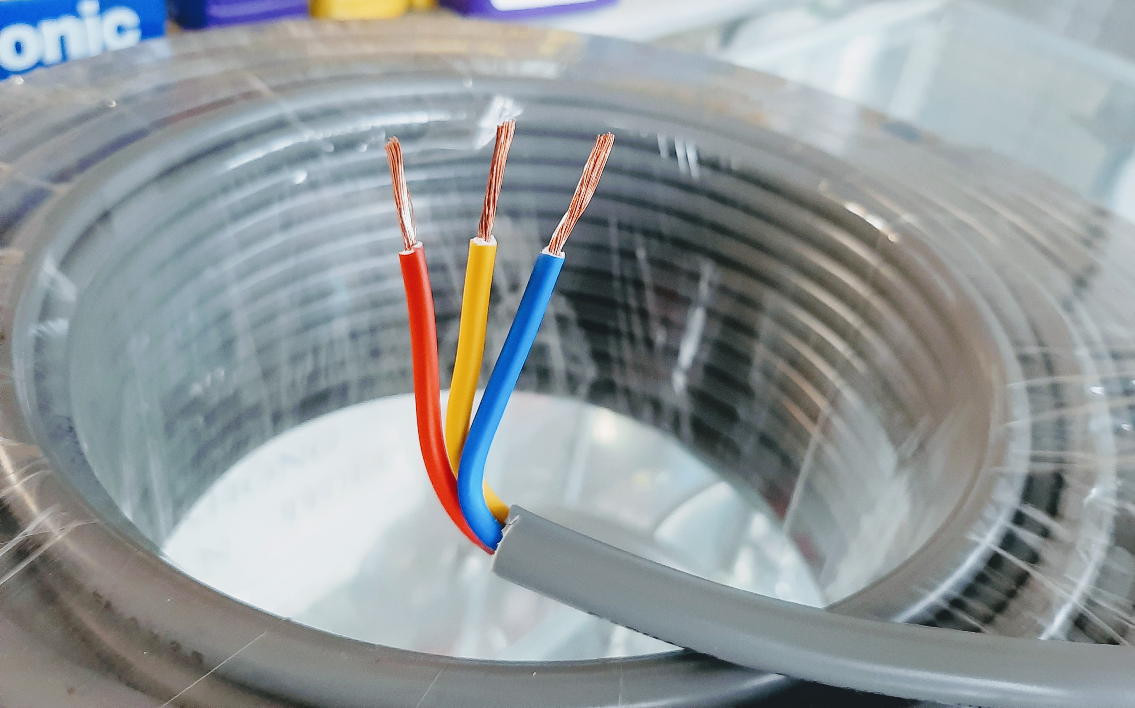 10 Met Dây Điện 3 Lõi 3x2.5 Đồng Mềm Nguyên Chất Fadaco 2 Vỏ Bọc.