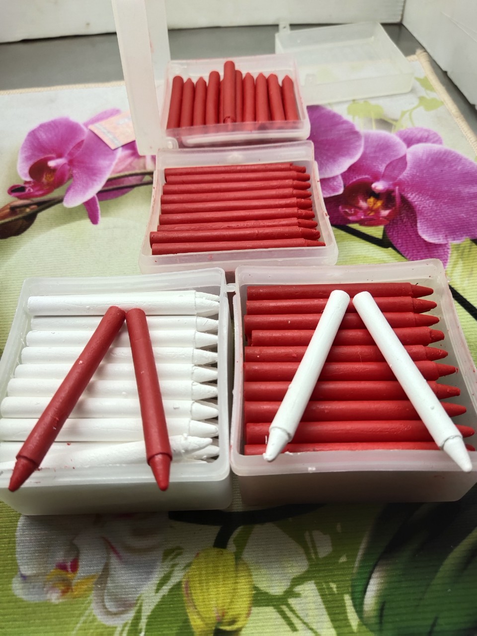 phấn sáp đỏ vẽ đồ ( 1 hộp 100 viên )
