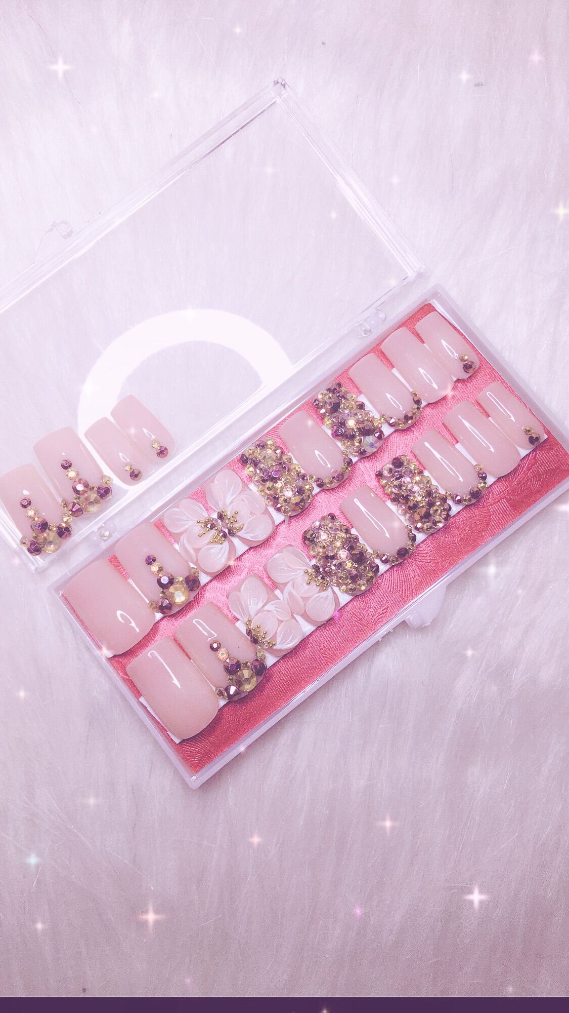 Móng tay giả- đính đá cao cấp- nail thiết kế
