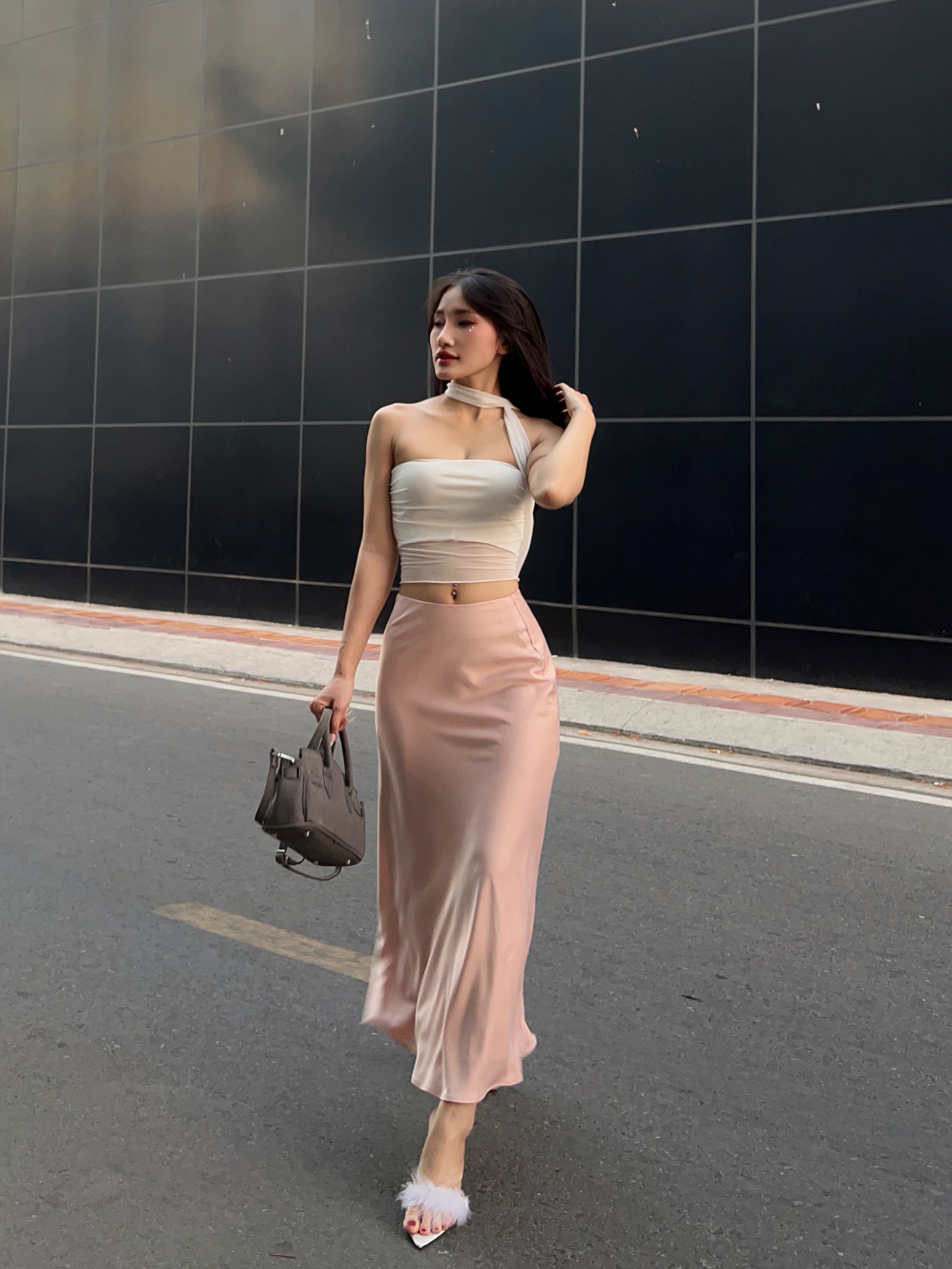 Chân váy lụa dài La Boutique cạp trễ hai lớp cao cấp