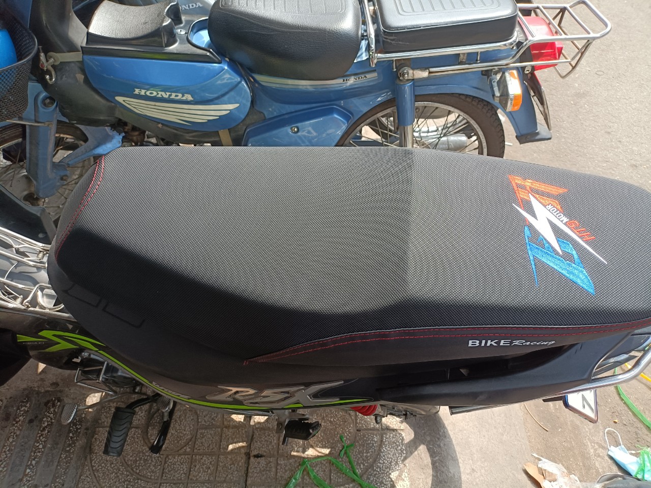 Yên Gọt Mỏng Da Yên Lụa Cho Xe Dream Wave Sirius