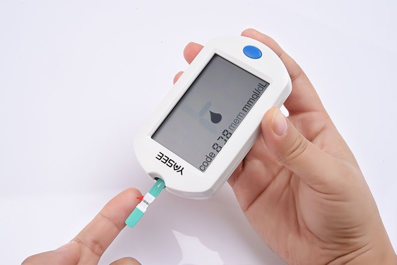 Máy đo đường huyết Yasee (Kèm 25 que thử và 25 Kim)