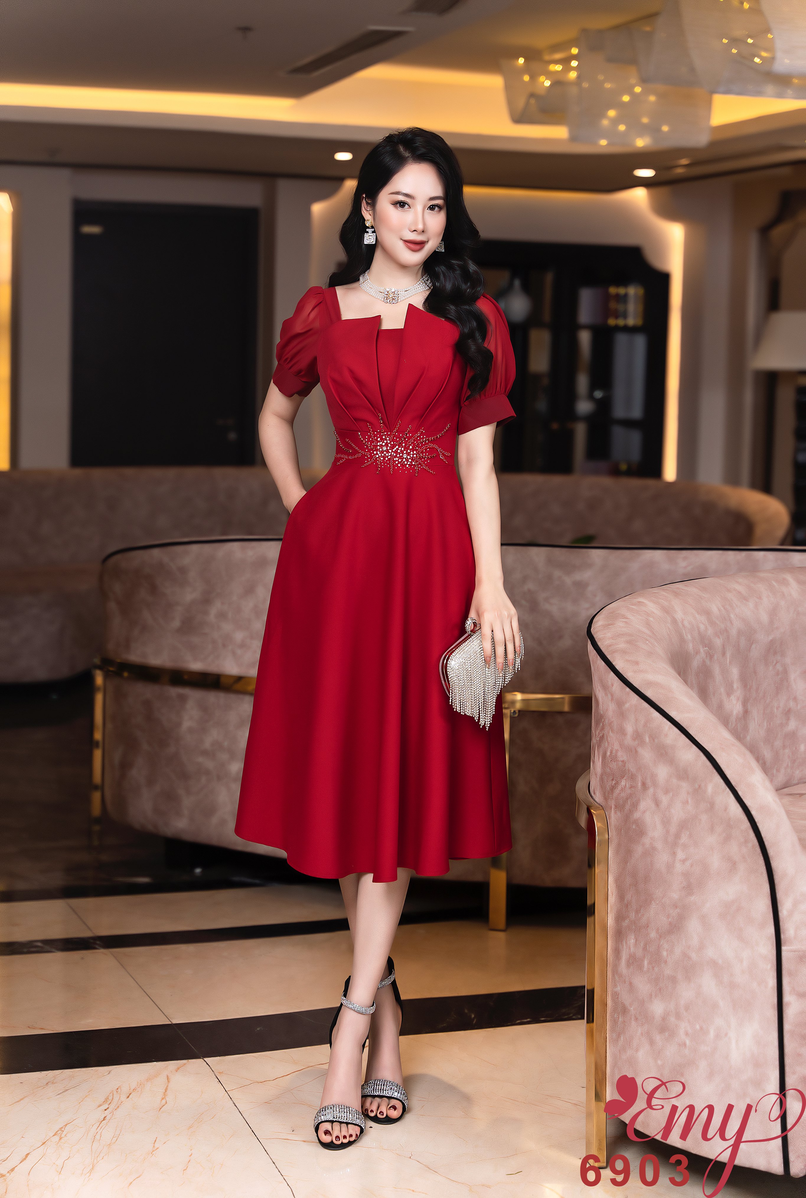 Đầm EMY EM6903 Xoè Đỏ Kết Hạt