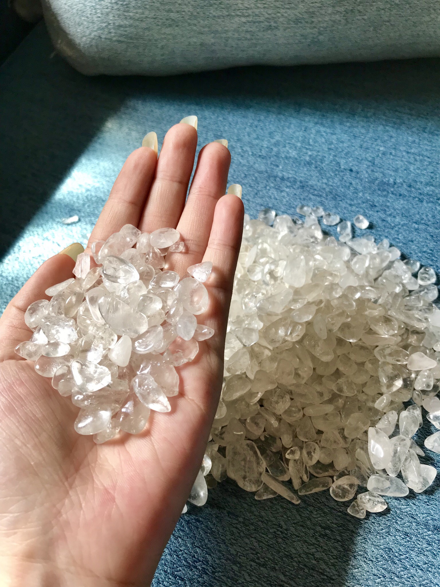 Đá phong thủy Thạch anh trắng vụn