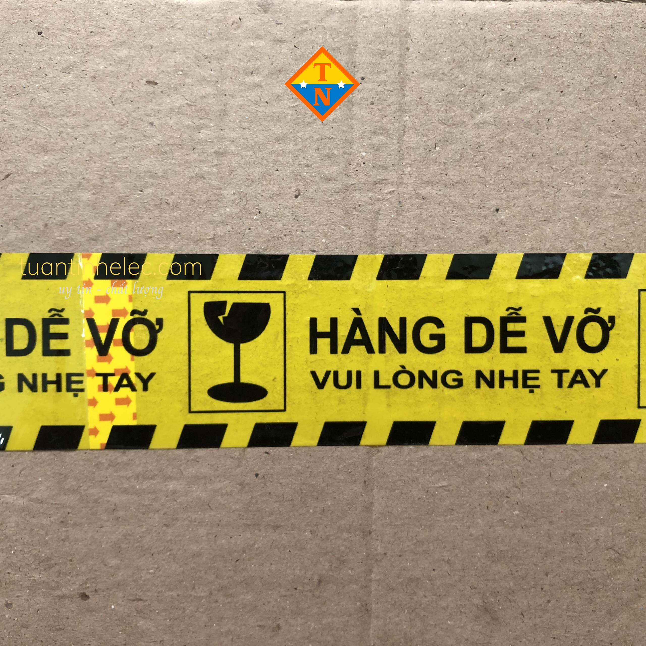 Băng keo in chữ Hàng dễ vỡ - 100yard( 1 cuộn)