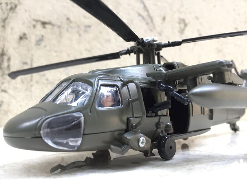 Mô hình máy bay Trực Thăng UH-60 Black Hawk 1:72